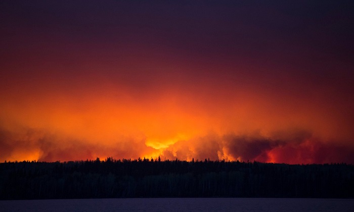 Canada`s wildfires grow tenfold in size as thousands more people are evacuated